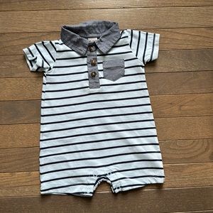 Carter's striped button front onesie. boys 6M